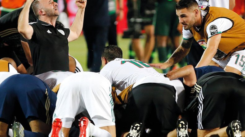 كلنا مع “الخضر” وبلماضي