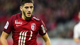 بن زية يُهدي قميصه لِأنصار ليل تجنّبا للشغب