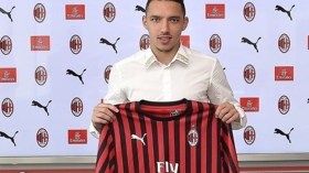 بن ناصر سادس لاعب عربي يلعب في الميلان الإيطالي