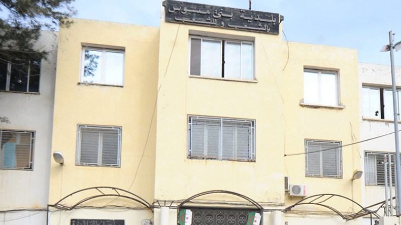 سيارات بلدية بني مسوس تستغل لأغراض خاصة خارج إطار العمل