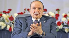 بوتفليقة يشيد بإنجازات العشريتين الأخيرتين