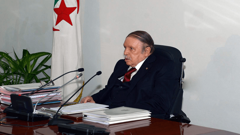 الرئيس ينهي الجدل بشأن المرجعية الدينية