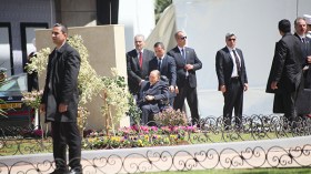 راياتٌ كاذبة لعهدة خامسة ممتنعة