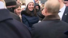 حسناء روسية تطلب من بوتين أن يتزوجها!