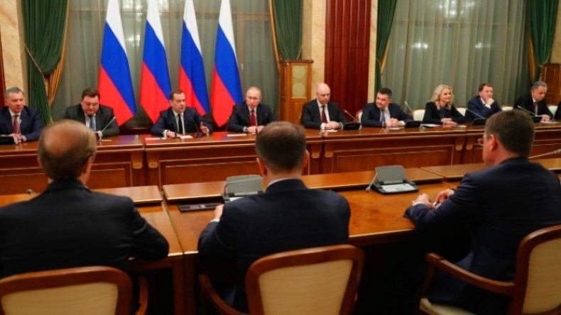 استقالة مفاجئة للحكومة الروسية