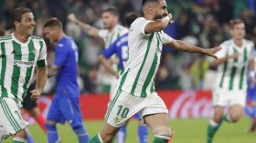 رياض بودبوز ضمن التشكيلة المثالية لليغا برفقة ميسي