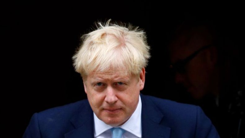 رئيس الوزراء البريطاني بوريس جونسون يخرج  من العناية المركزة