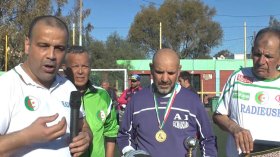 الحارس بوزيد بن عمر يخطف الأضواء في سن الـ51 ويرفض الاعتزال