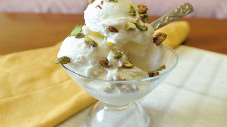 بوضة الفانيليا والفستق