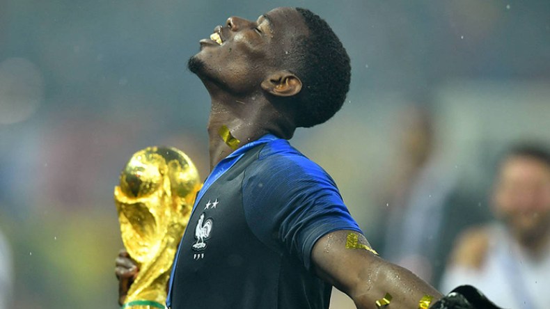 بوغبا يبرع في “التهريج” في حضرة ماكرون