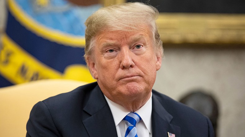 رئيسٌ حيَّر العقول!