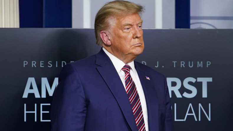 محامون لدونالد ترامب يتخلون عن الدفاع عنه