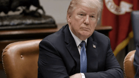 نائب ديمقراطي: ترامب قد يواجه المساءلة والسجن