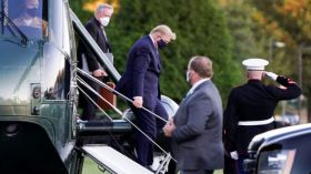 ترامب يقضي بضعة أيام في مستشفى عسكري