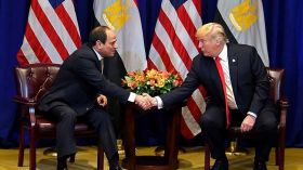 السيسي يكيل المديح لترامب