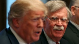 ترامب يقيل مستشاره للأمن القومي بولتون