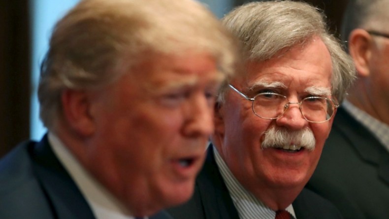 ترامب يقيل مستشاره للأمن القومي بولتون