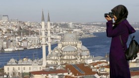 جزائريون “يغتنمون” انهيار الليرة للسفر إلى تركيا