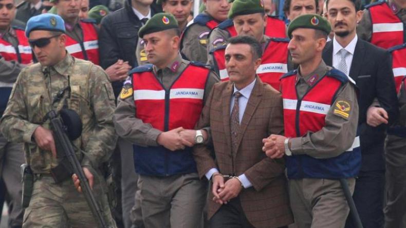 تركيا تأمر باعتقال 223 عسكرياً