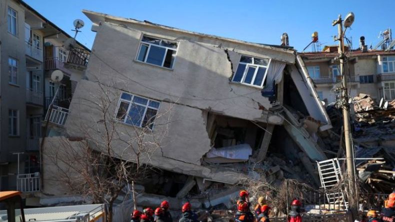 ارتفاع عدد قتلى زلزال تركيا إلى 22