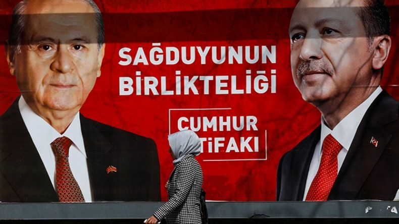 السفارة الأمريكية بأنقرة تعتذر عن إعجابها بتغريدة!