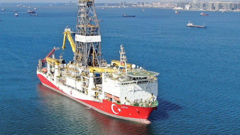 اليونان تندد بقرار تركيا إعادة سفينة تنقيب إلى شرق المتوسط