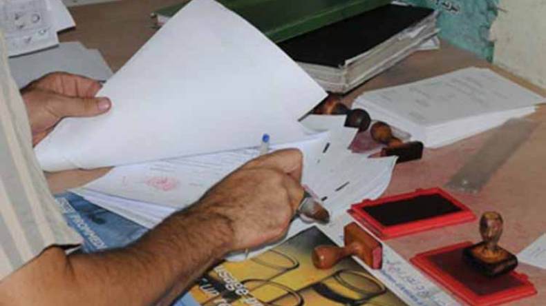 موظف ببلدية متهم بتزوير عقد بيع سيارة!