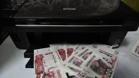 مراهق وفتاة ضمن شبكة لتزوير الأوراق النقدية في العاصمة!