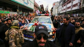 رئيس وزراء العراق يشارك بتشييع سليماني والمهندس