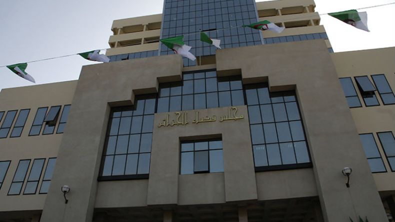 رئيس تعاونية عقارية نصب على تجار ورجال أعمال
