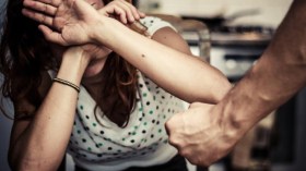 هل أخبر زوجي عن تعدّي أخيه؟