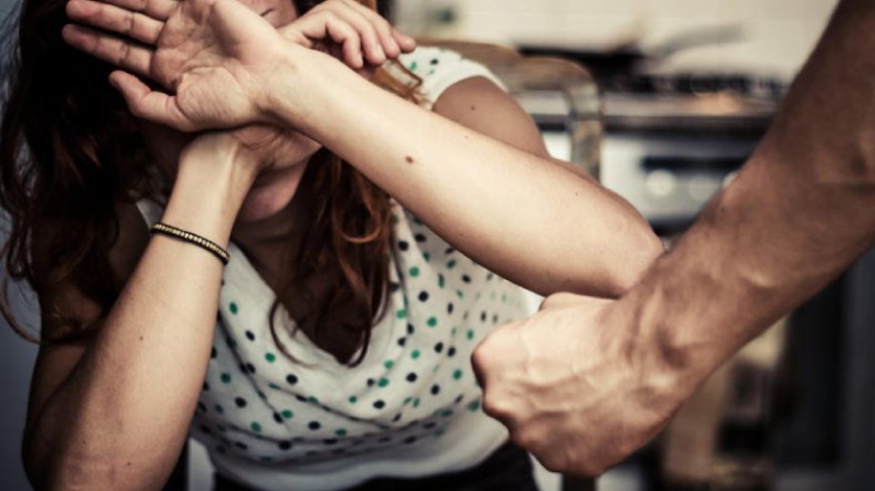 هل أخبر زوجي عن تعدّي أخيه؟