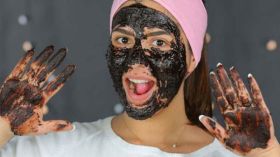 هكذا تستخدمين تفل القهوة لبشرة أكثر جمالا ونقاوة؟!