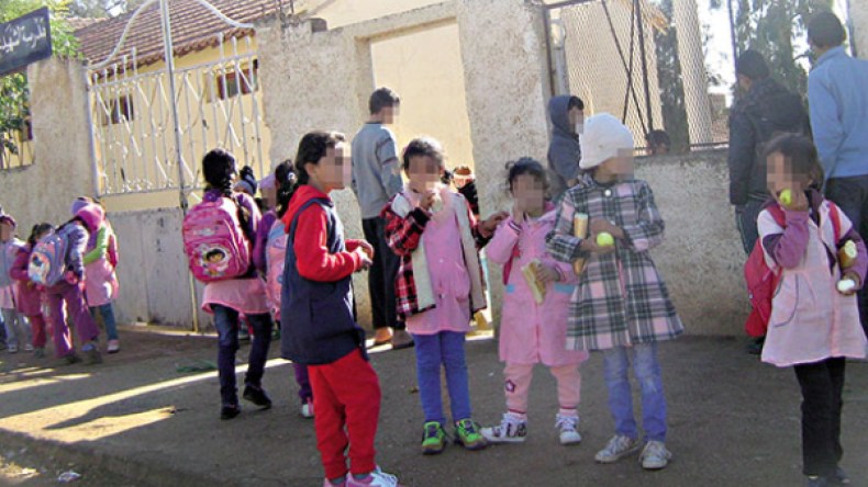 خبز وجبن لتلاميذ مدارس سور الغزلان بالبويرة في عزّ الشتاء