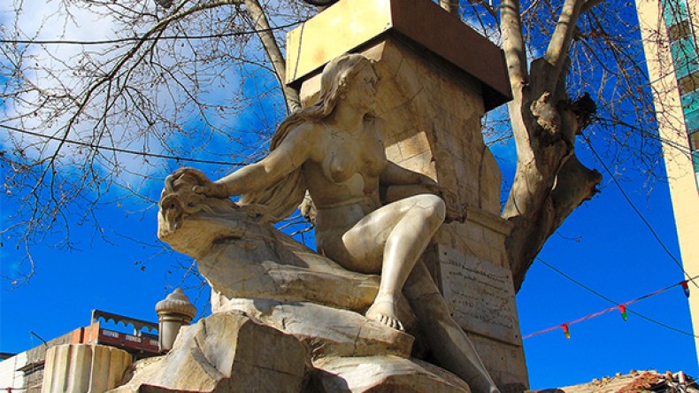 نُوّاب “البَشر” وتماثيل “الحَجَر”!