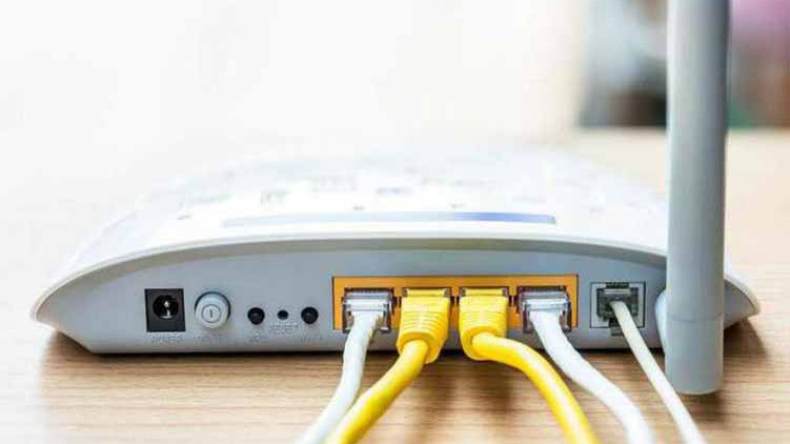 خدمات الهاتف الثابت والإنترنت بالقرى النائية بتمنراست