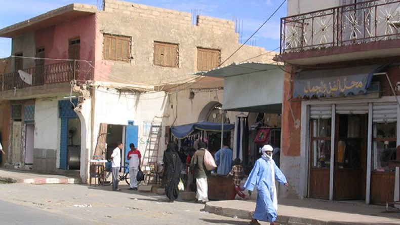 بيوت بلا كهرباء وصحة مريضة طريق ترابي بادلس بتمنراست