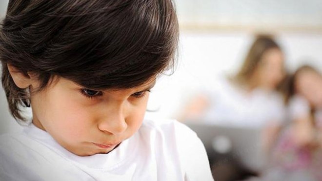 إياك والحديث عن مساوئ طفلك أمام الآخرين