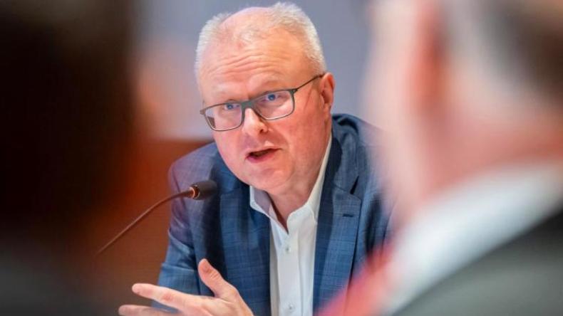 “انتحار” وزير محلي بارز في ألمانيا