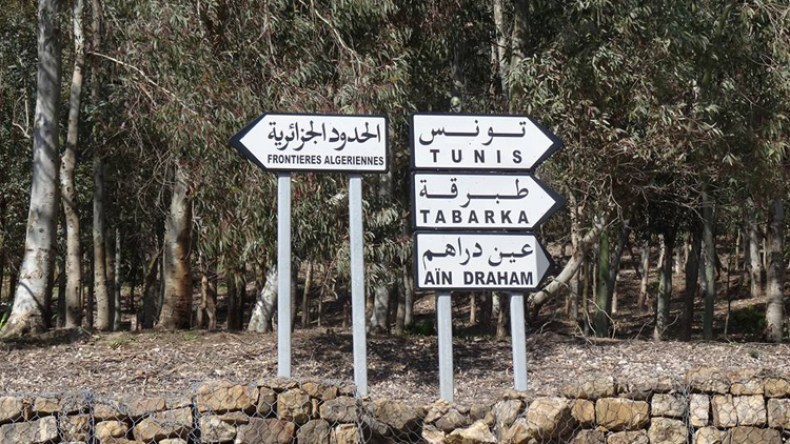 محتجون بتبسة يهددون باجتياز الحدود نحو تونس