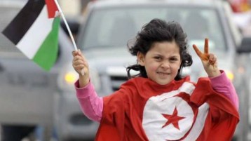 أطفال تونس يصفعون المهرولين