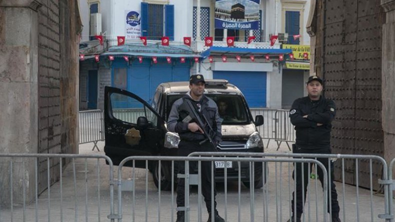 تونس تفرض حظر التجول في جميع أنحاء البلاد