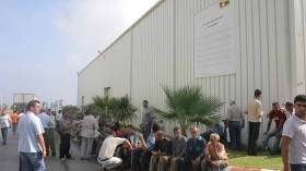 عمال “تونيك للصناعة” يتجمهرون بالطريق الوطني