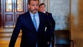 سيناتور أمريكي يعزل نفسه صحياً