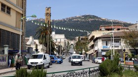 شواطئ تقزيرت وأزفون وجهة “الرومانسيين” الجزائريين والسياح الأجانب للاحتفال برأس السنة