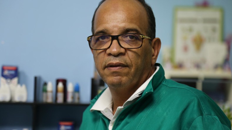 أول جزائري يدخل زراعة الأسنان إلى المصحات الوطنية