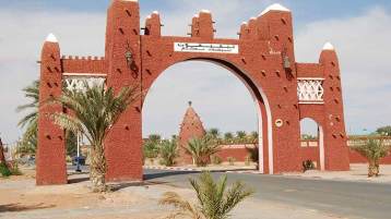 خمسة أيام في الواحة الحمراء تِيمِيمُونْ