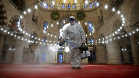 المسلمون يقبلون على رمضان لم يشهدوا مثله