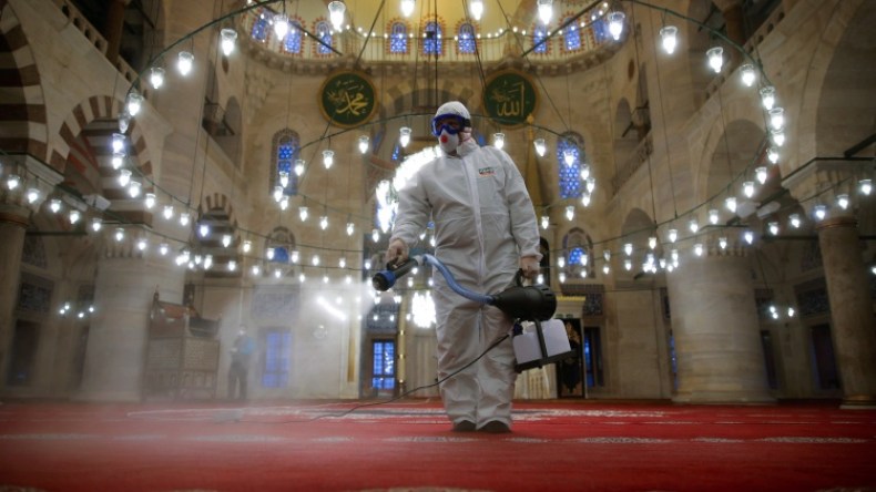 المسلمون يقبلون على رمضان لم يشهدوا مثله