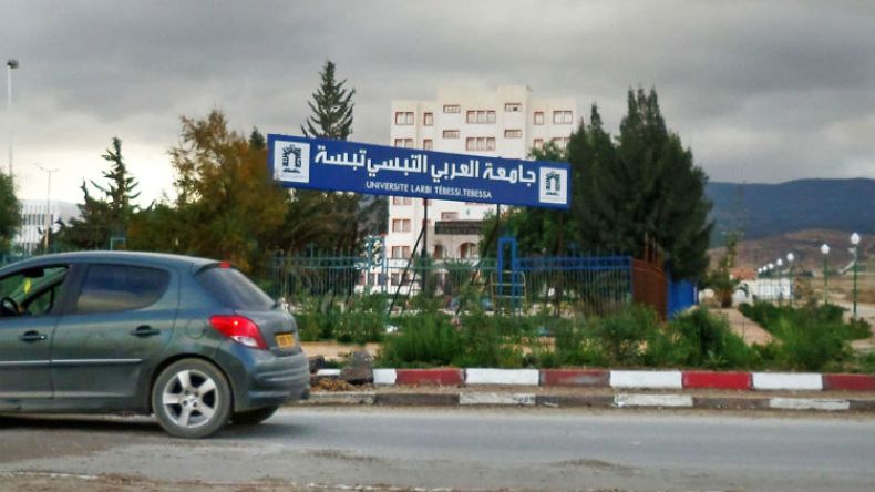 “القصبة والبندير” والشاب بولعراس في حفل تخرج بجامعة تبسة!